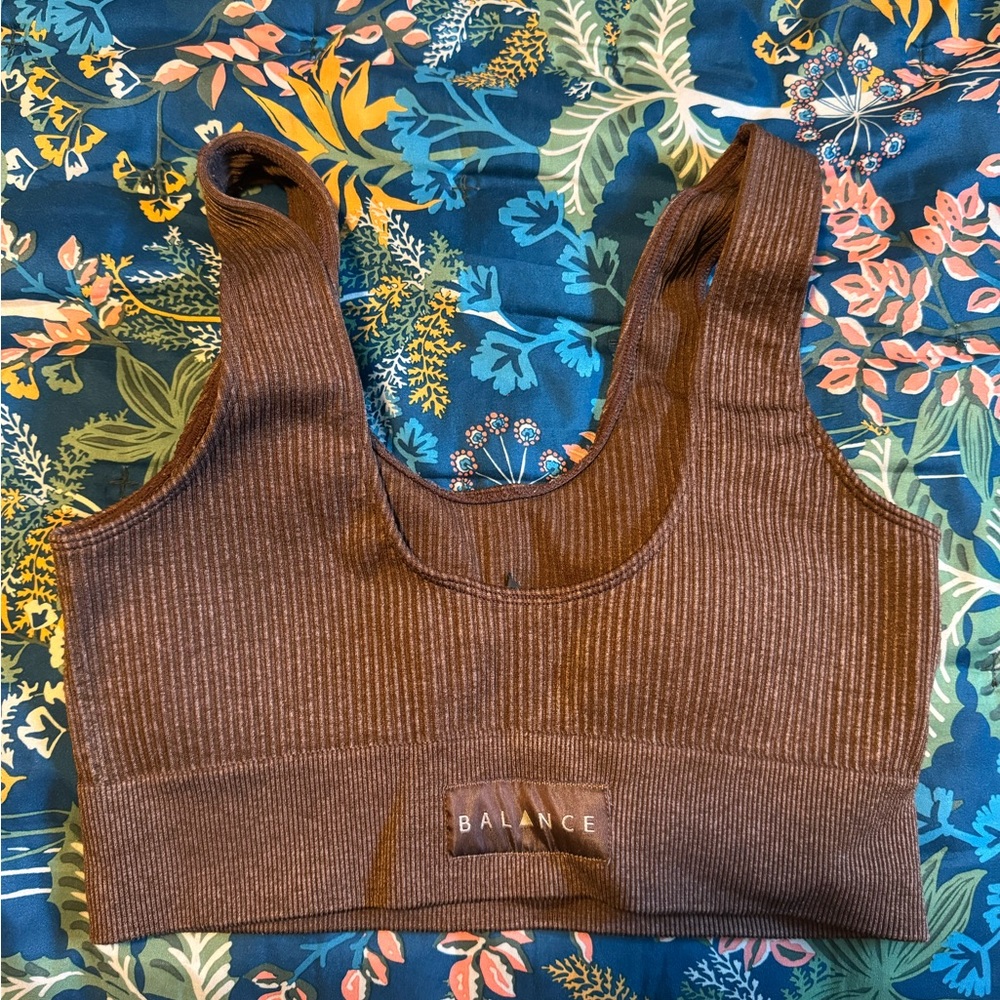 Balanced ribbed sports bra